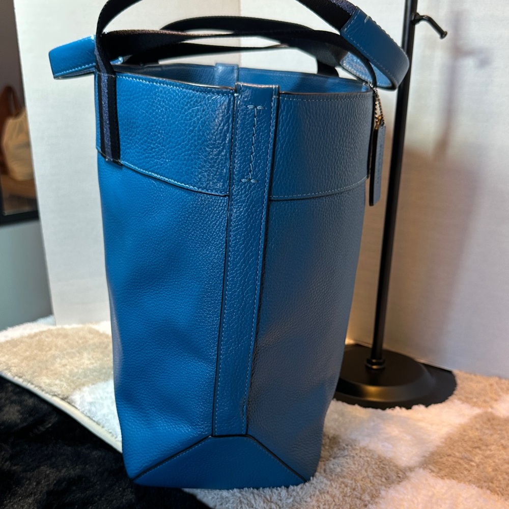 Coach Jes large Horse and Carriage Tote - Picture 5 of 16